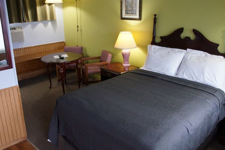 Room 4 of 27