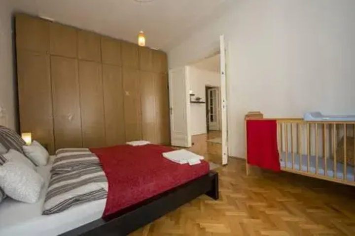 Room 6 of 15