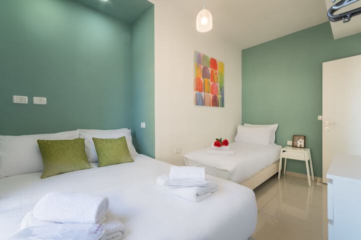 Room 4 of 33