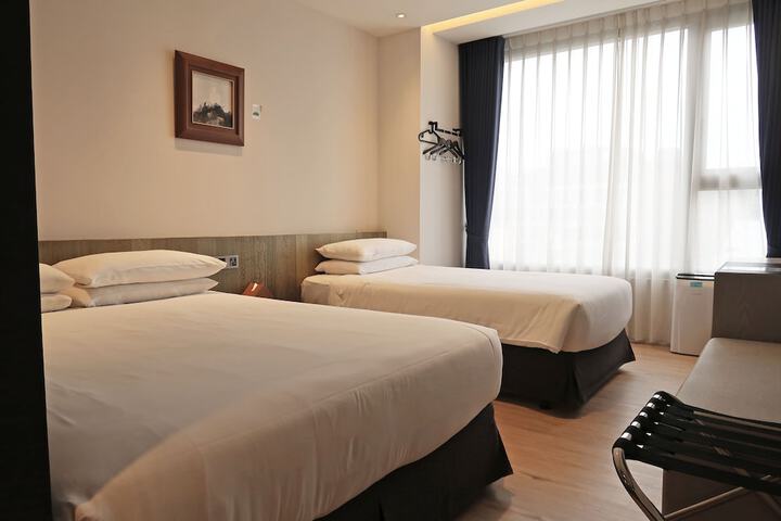 Room 42 of 92