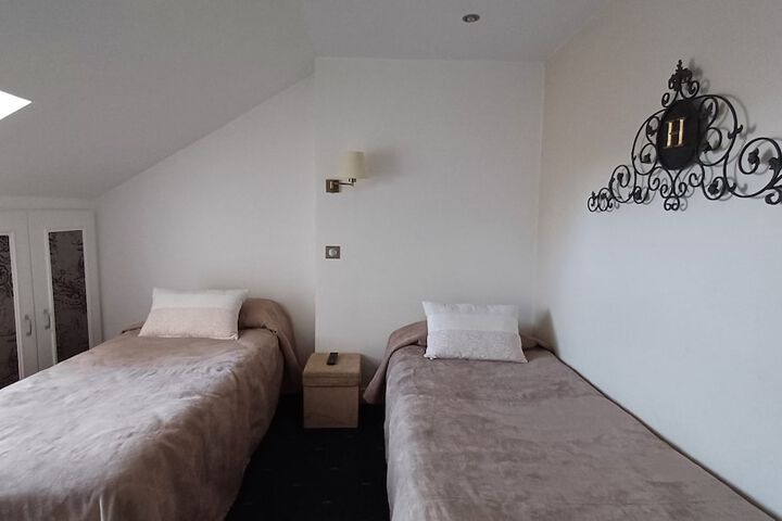 Room 25 of 62