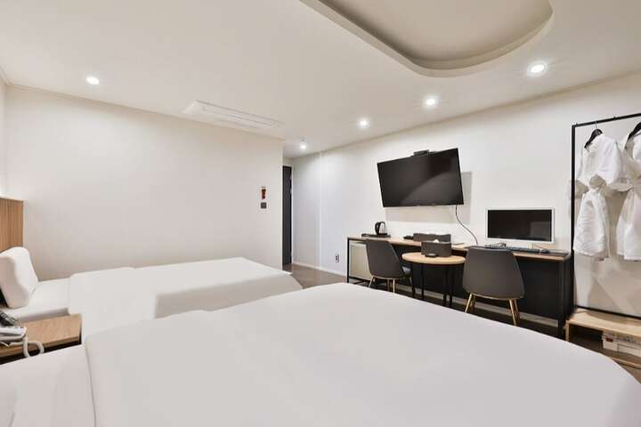 Room 9 of 44