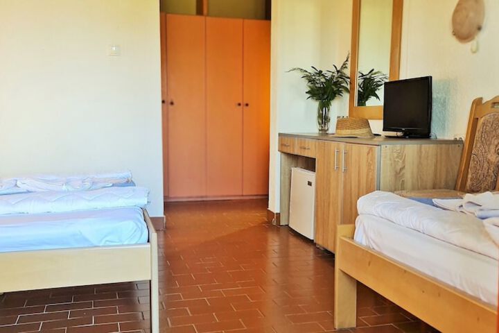 Room 15 of 42