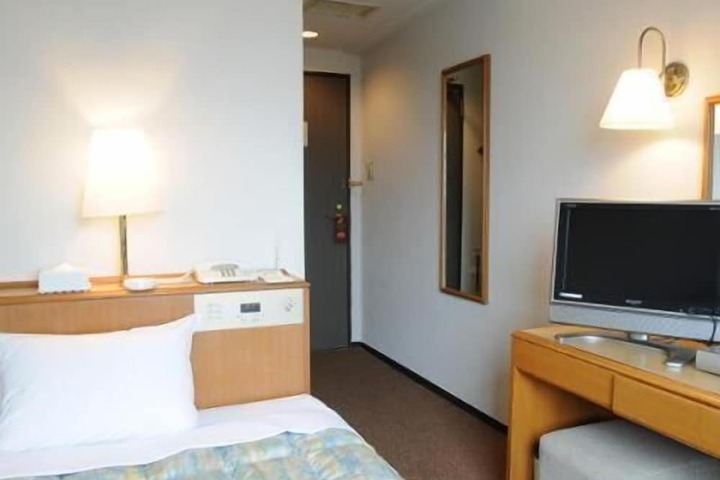Room 11 of 50