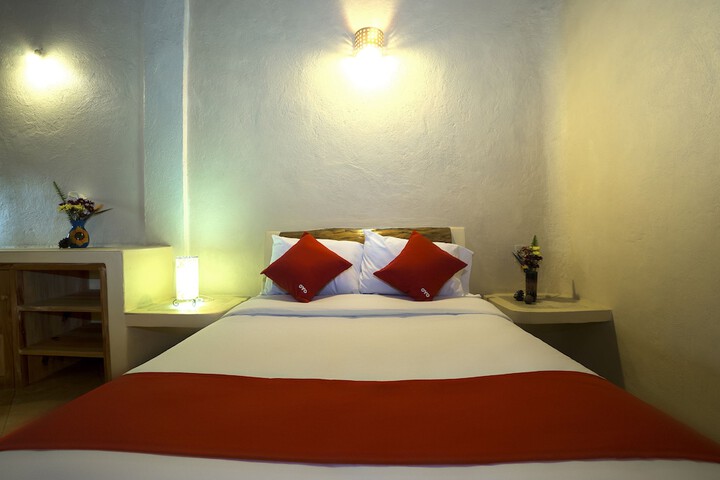 Room 8 of 33