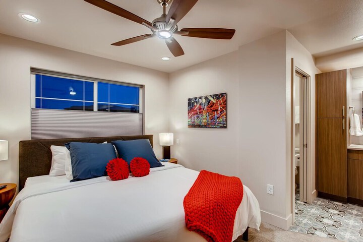 Room 10 of 56