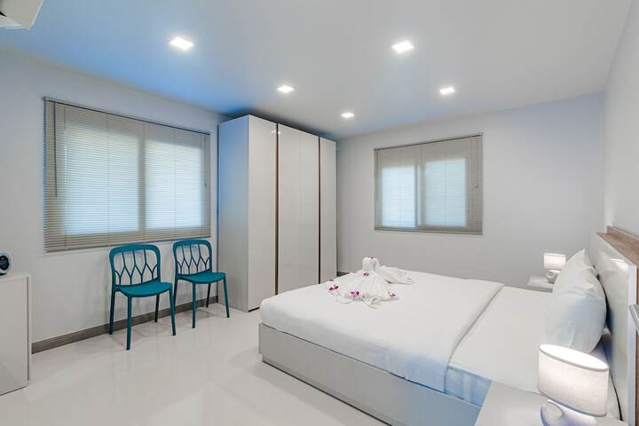 Room 25 of 171