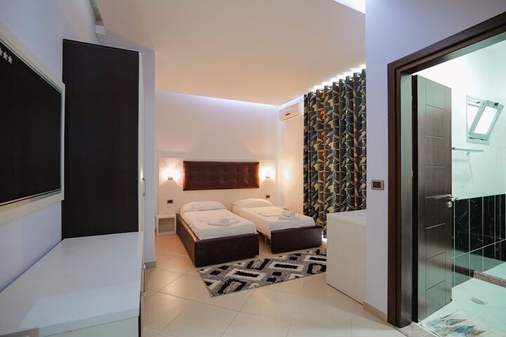 Room 10 of 52