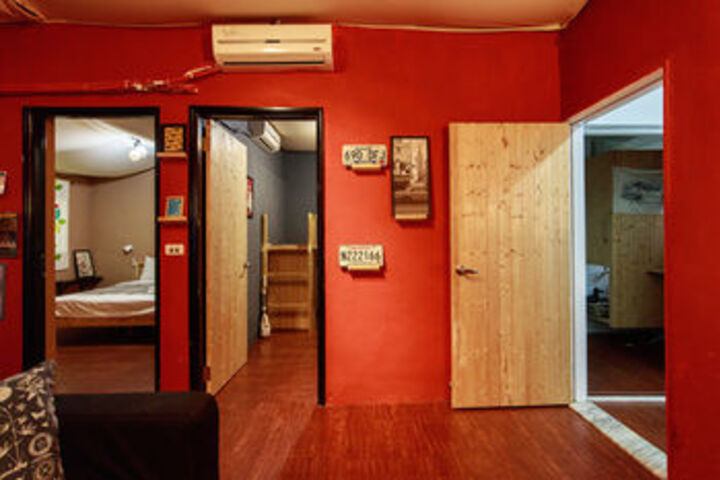 Room 16 of 19