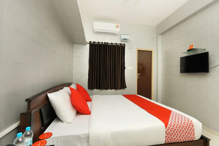 Room 6 of 16