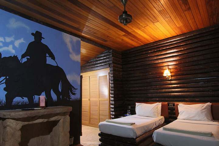 Room 4 of 42