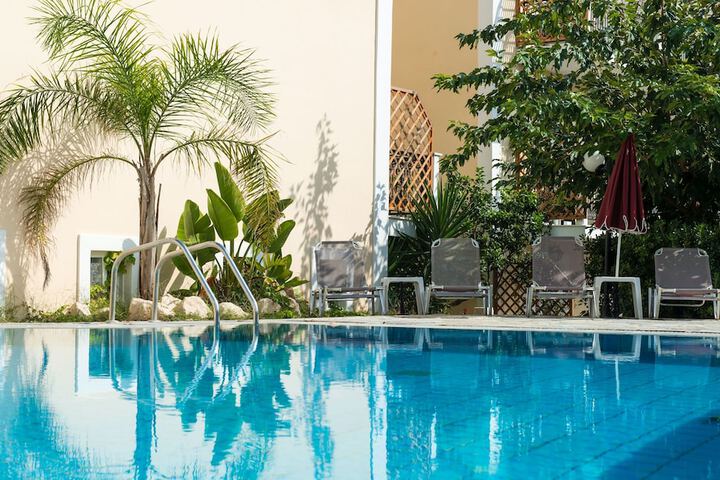 Pool Hotel