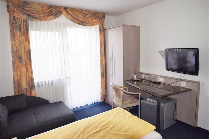 Room 21 of 34