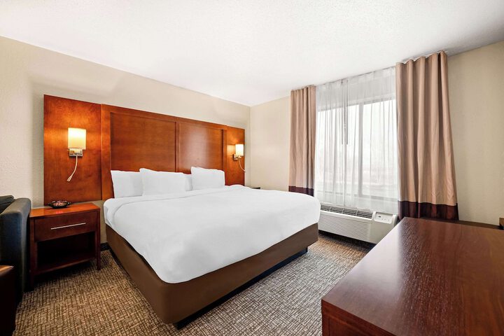 1 King Bed (4 of 29)