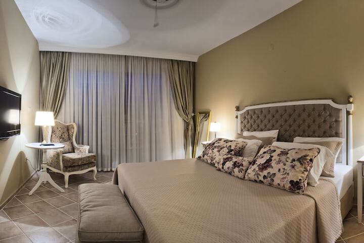 Room 2 of 48