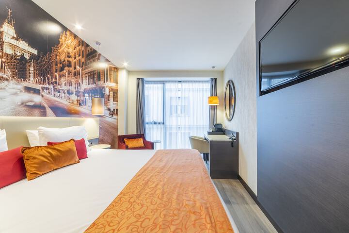 Room 27 of 153