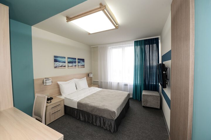 Room 10 of 93
