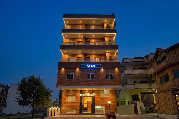 Via Shree Gopal Inn