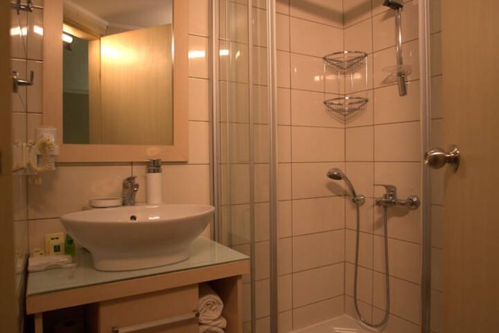 Room 9 of 23