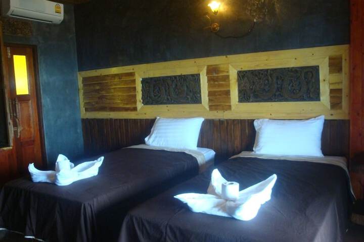 Room 3 of 68