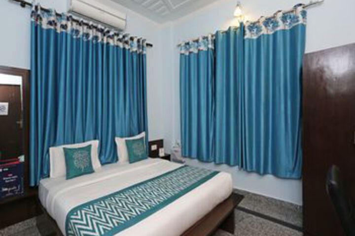 Room 8 of 22