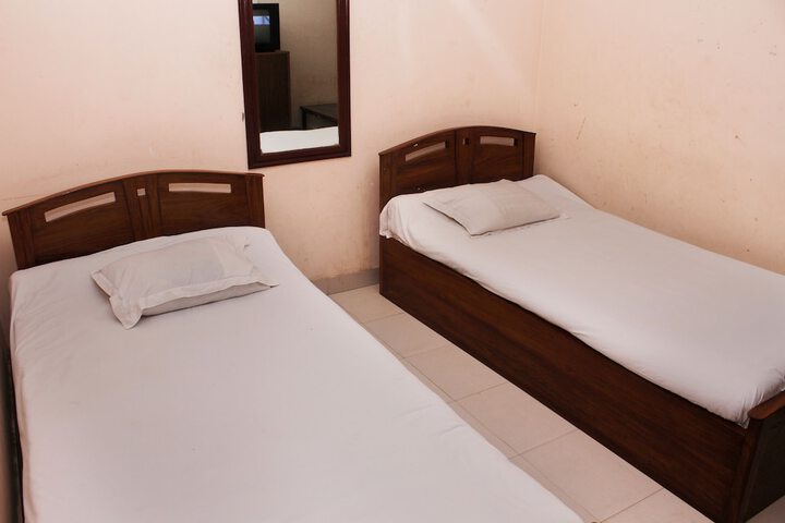 Room 4 of 18