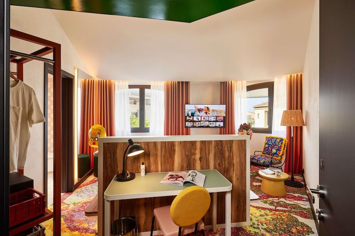 Room 13 of 84