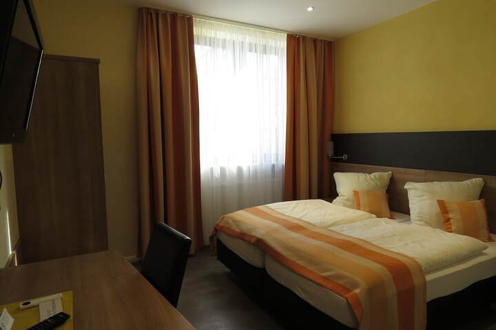 Room 5 of 61