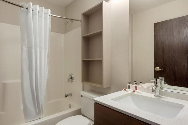 1 Queen Bed (1 of 14)