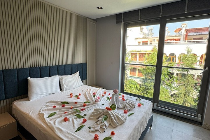 Room 35 of 76