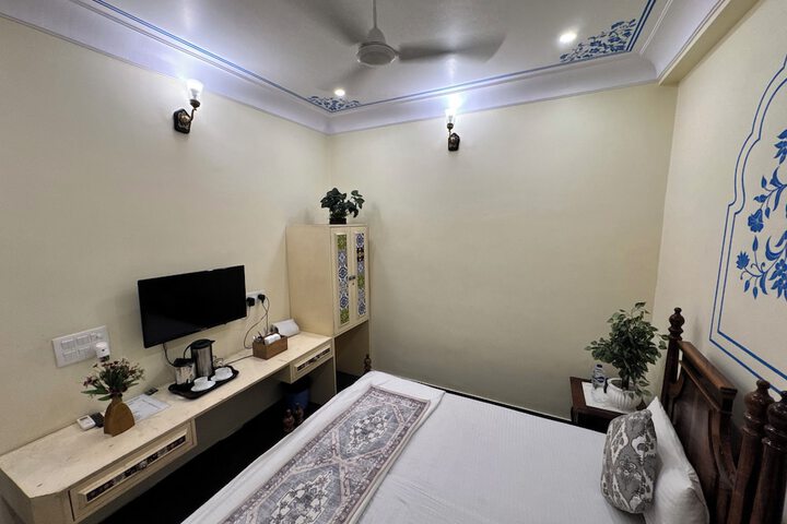 Room 6 of 62