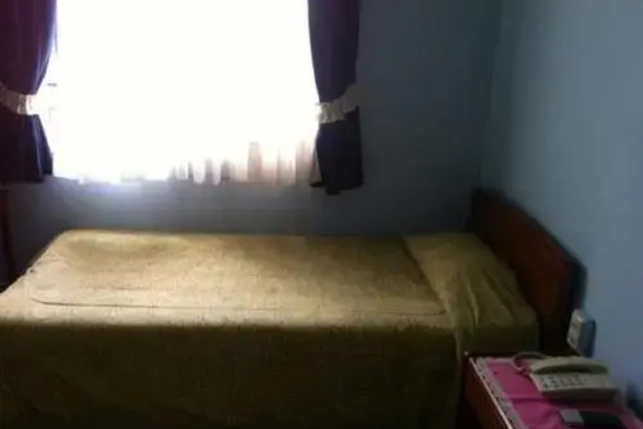Room 4 of 10