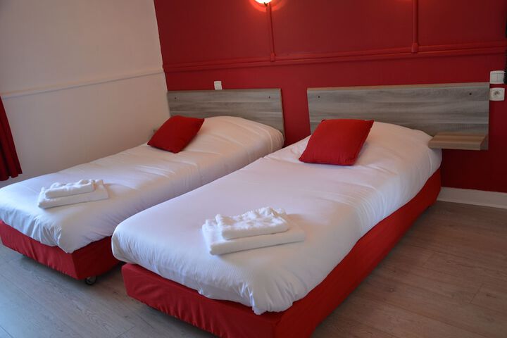 Room 15 of 33