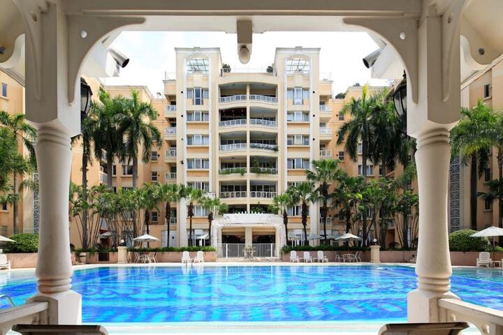 Pool Hotel