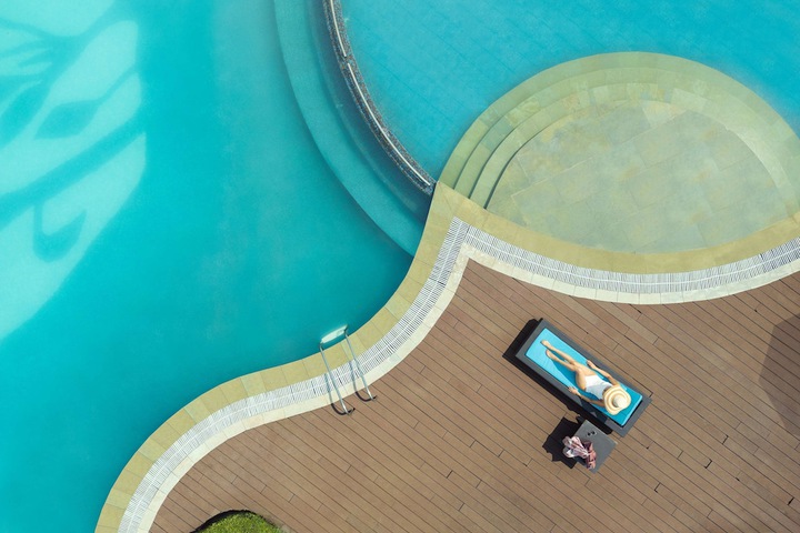 Hotel Pool