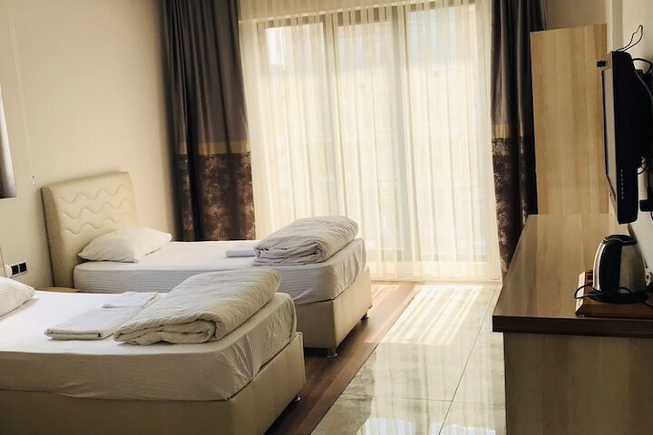 Room 12 of 40