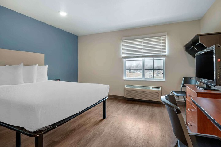 Standard Studio 1 Queen Bed (4 of 10)