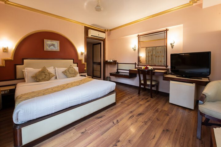 Room 9 of 33