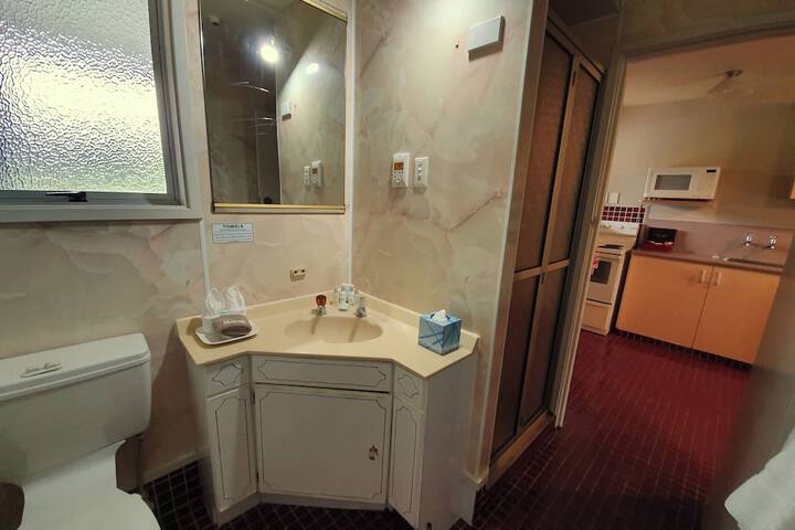 Room 23 of 38