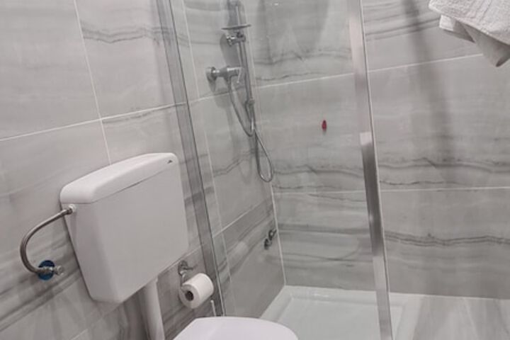 Room 17 of 24