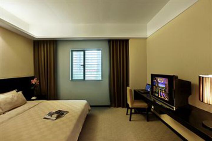 Room 2 of 6
