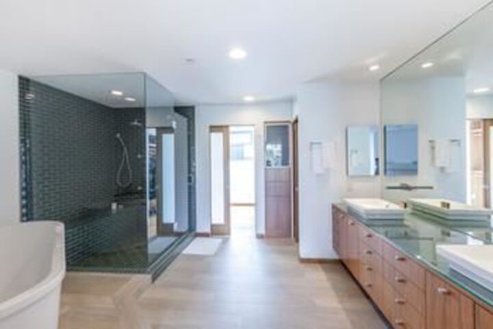Room 15 of 222