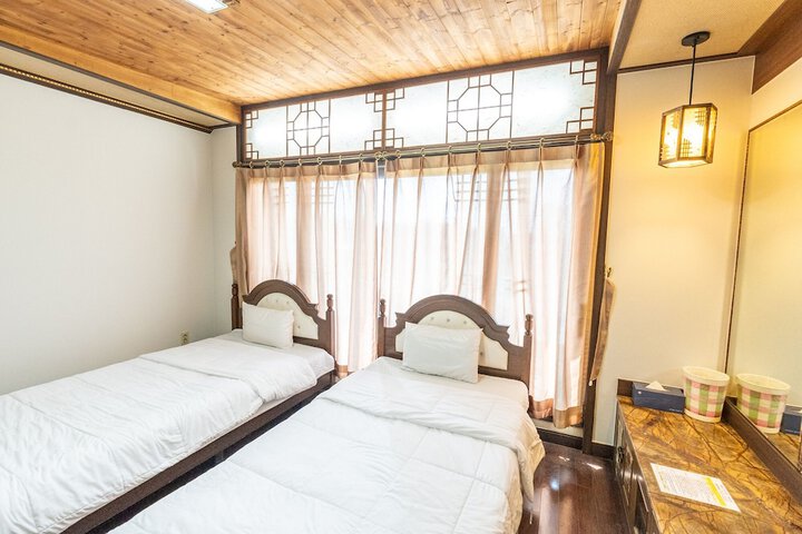 Room 4 of 75