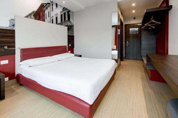 Room 6 of 30