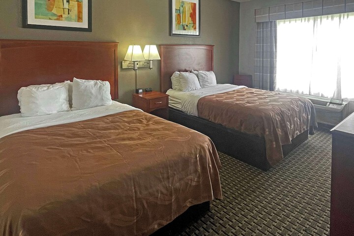 2 Queen Beds (4 of 5)