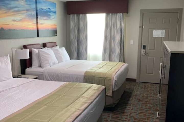 2 Queen Beds (4 of 11)
