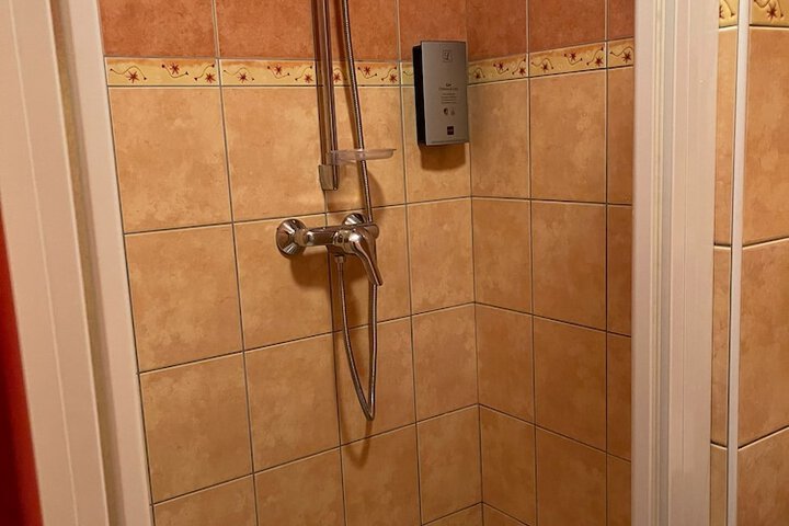 Room 4 of 28