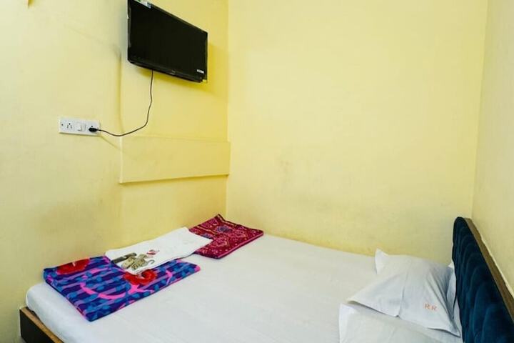 Room 7 of 28