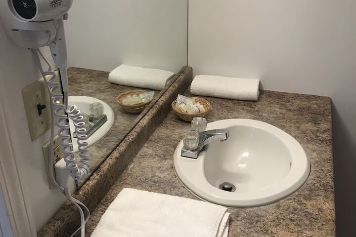 Bathroom sink