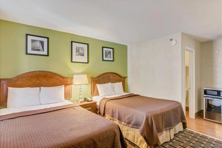 Standard Room, King or Two Doubles (3 of 11)